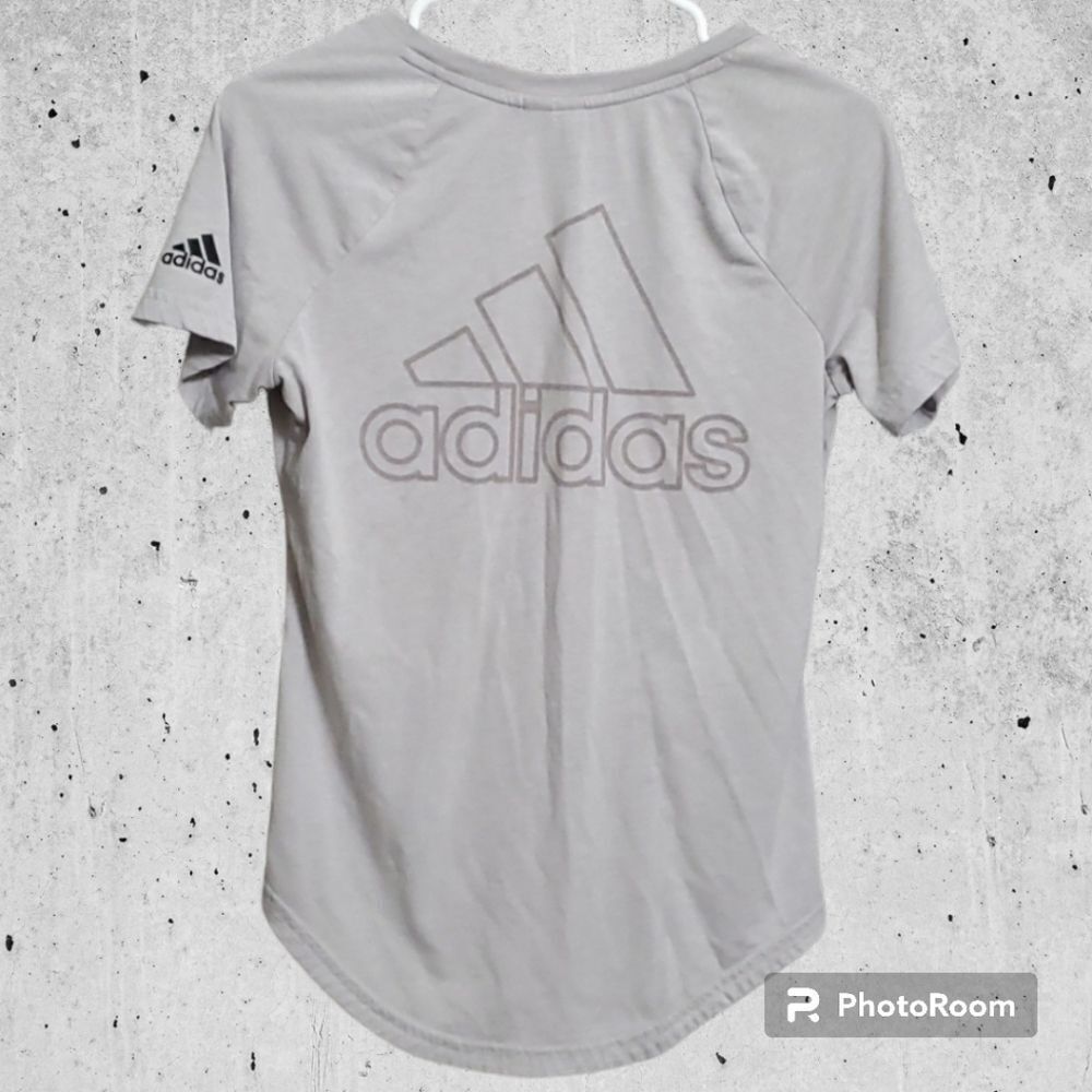 Adidas top women’s size medium grey shirt Adidas logo thin fabric game day